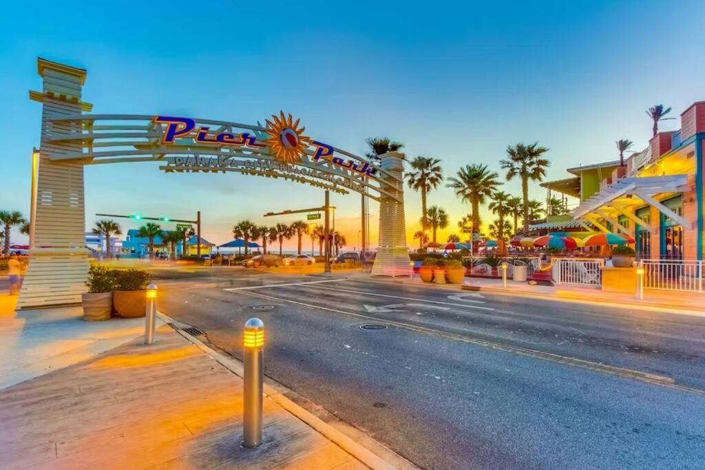 Beautiful Beachfront Paradise! Emerald Beach Resort Panama City Beach Exterior photo