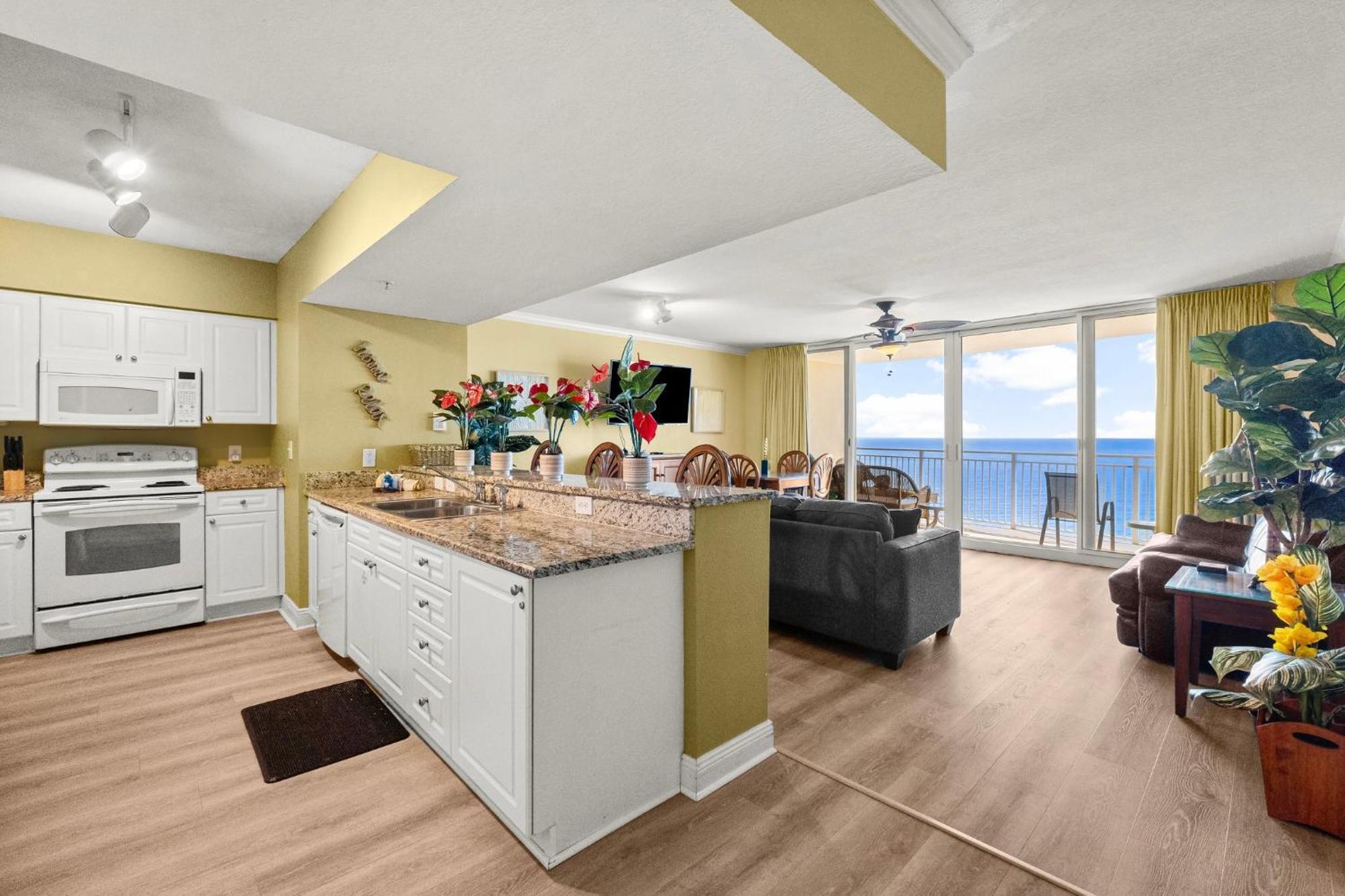 Beautiful Beachfront Paradise! Emerald Beach Resort Panama City Beach Exterior photo